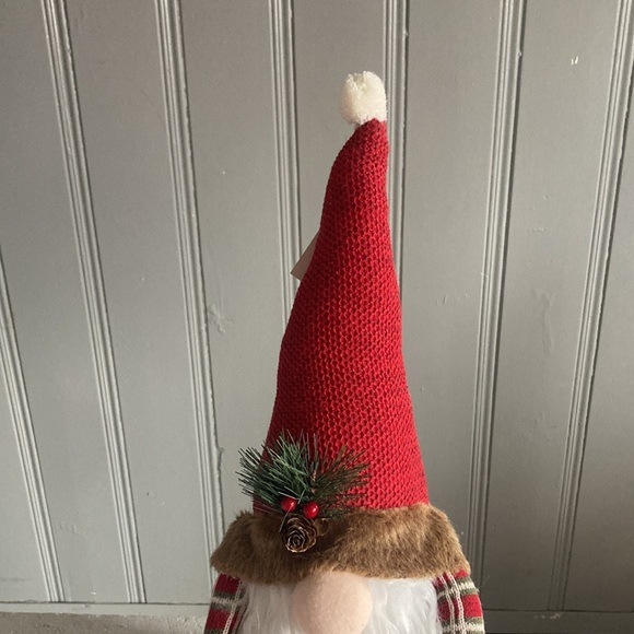 NWT- STUNNING- 28.5” Red Holiday Gnome Sitter Decoration w/ a Wooden NOEL Star - Picture 4 of 17
